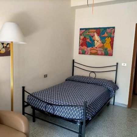 Casa Priscilla Lägenhet Pescara Exteriör bild