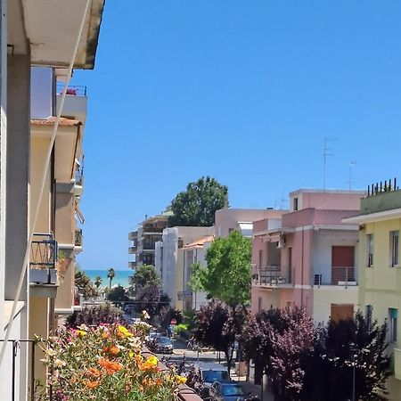 Casa Priscilla Lägenhet Pescara Exteriör bild