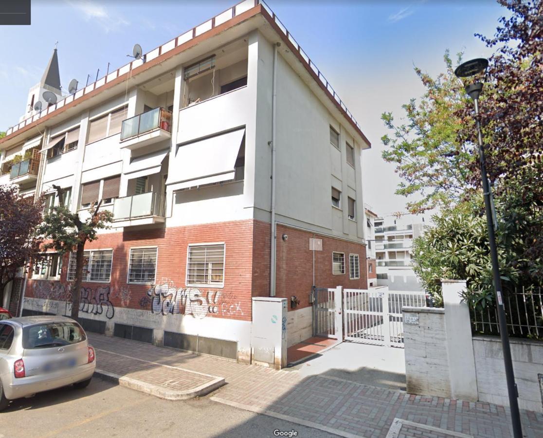 Casa Priscilla Lägenhet Pescara Exteriör bild