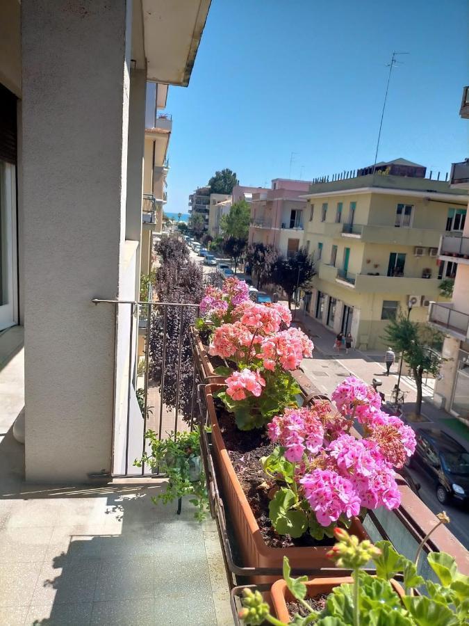 Casa Priscilla Lägenhet Pescara Exteriör bild
